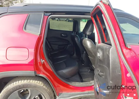 2019 Jeep Compass Altitude Fwd z USA, uszkodzony, nr VIN 3C4NJCBB9KT726402